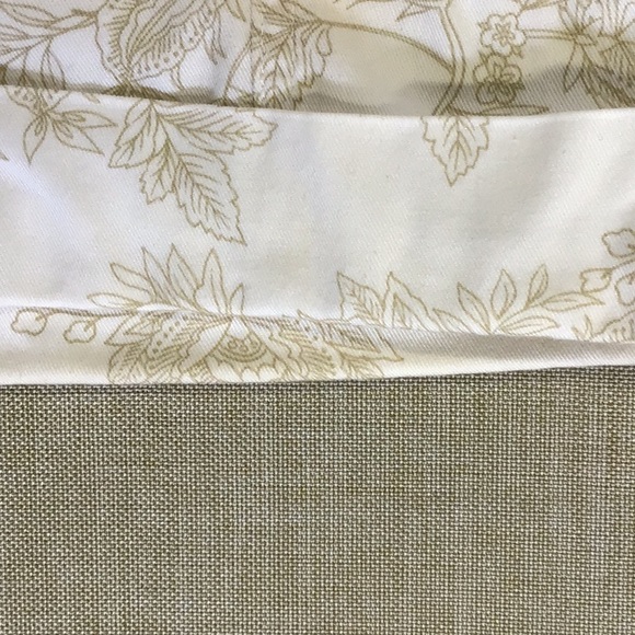 Cherokee longer shorts white w/ brown flowers - Picture 12 of 13